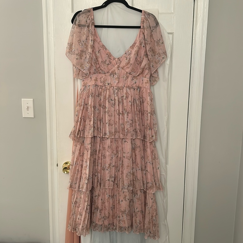Lulu’s wedding dress, tags are removed but has not been worn.